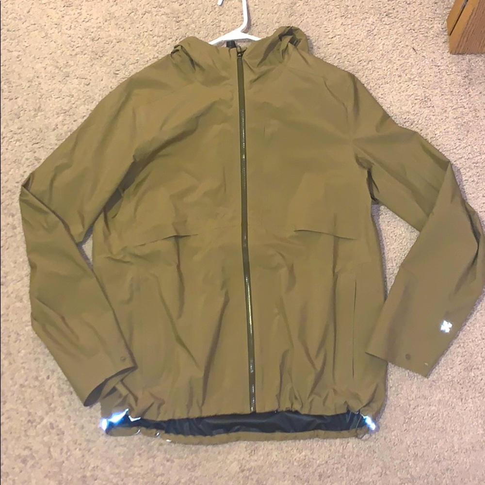 Lululemon Men’s Outpour Shell